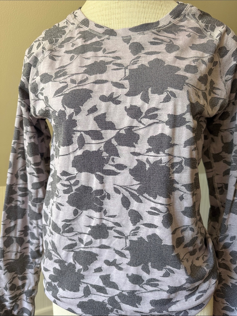Athleta Lilac & Gray Floral Performance Long Sleeve Top Yolked back thumb hole L